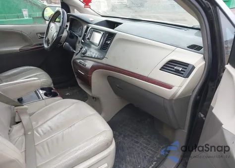 2013 Toyota Sienna Xle 7 Passenger z USA, uszkodzony, nr VIN 5TDDK3DC8DS056286